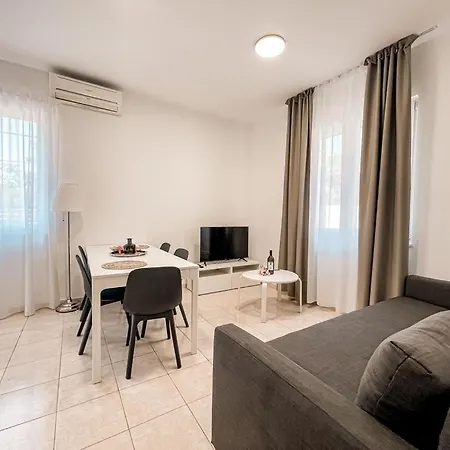 Pinia Apartment *